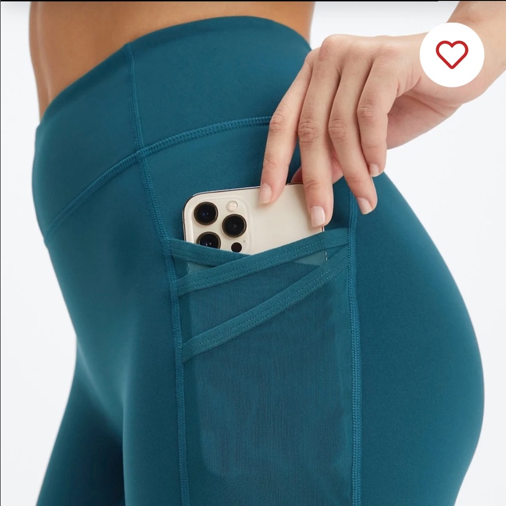 NEW Fabletics Trinity Shorts - Picture 4 of 8